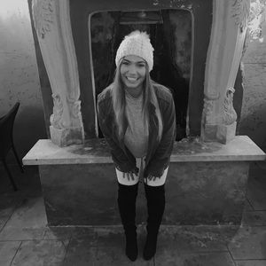 Meet your Posher, Mia